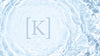 Acqua blu cielo con increspature e simbolo del potassio [K].